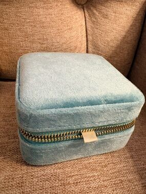 Aqua Velvet Travel Jewelry Case